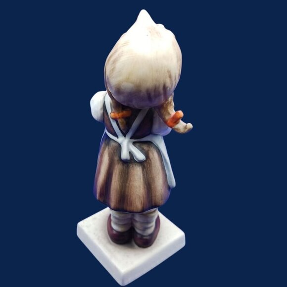 Hummel Goebel Vtg Figurine "Kiss Me" Girl With Doll '6' - Picture 3 of 10